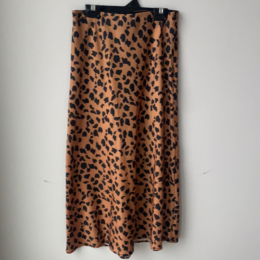 Urban Outfitters Midi Leopard Skirt (S)